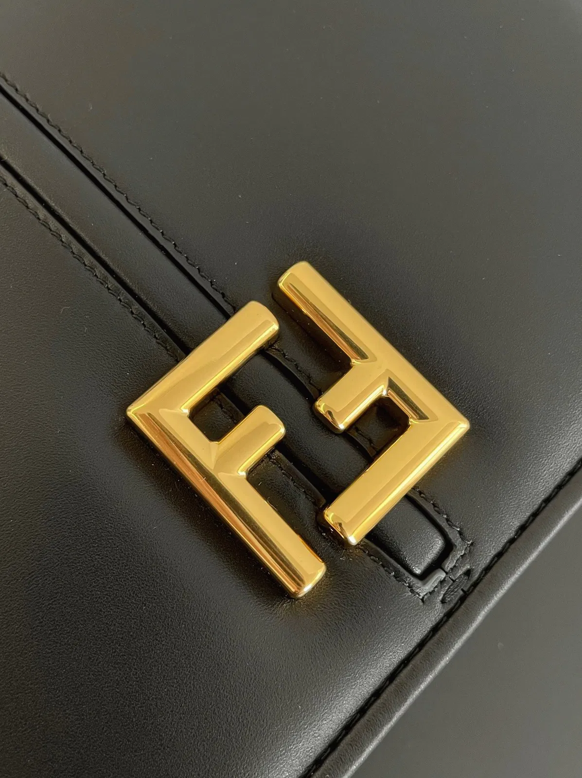 Top Quality Fendi C’mon Medium Bag in Black — image 9