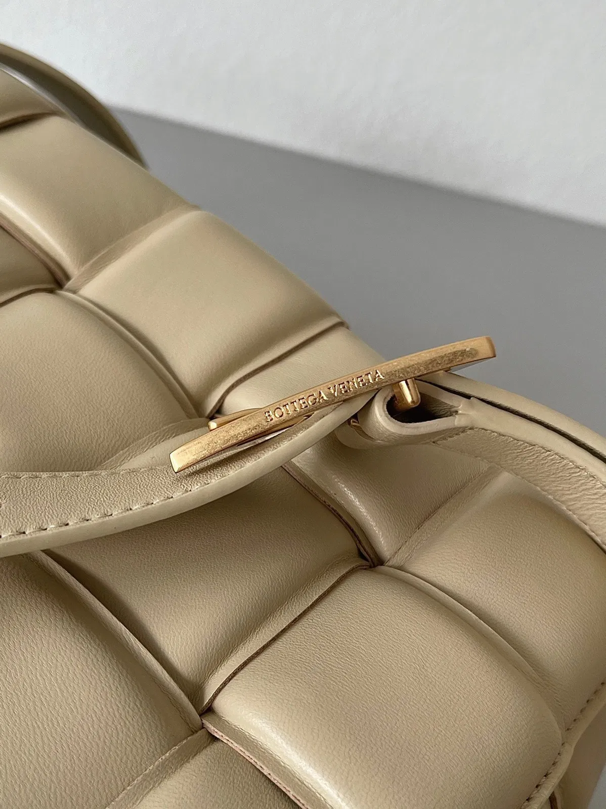 Top Quality Knockoff Bottega Veneta Padded Cassette Bag In Porridge — image 3