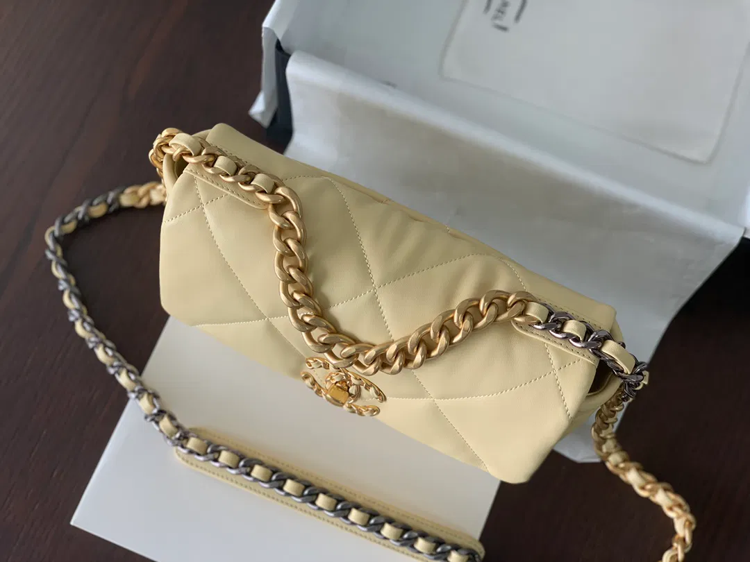 Chanel 19 small — image 4