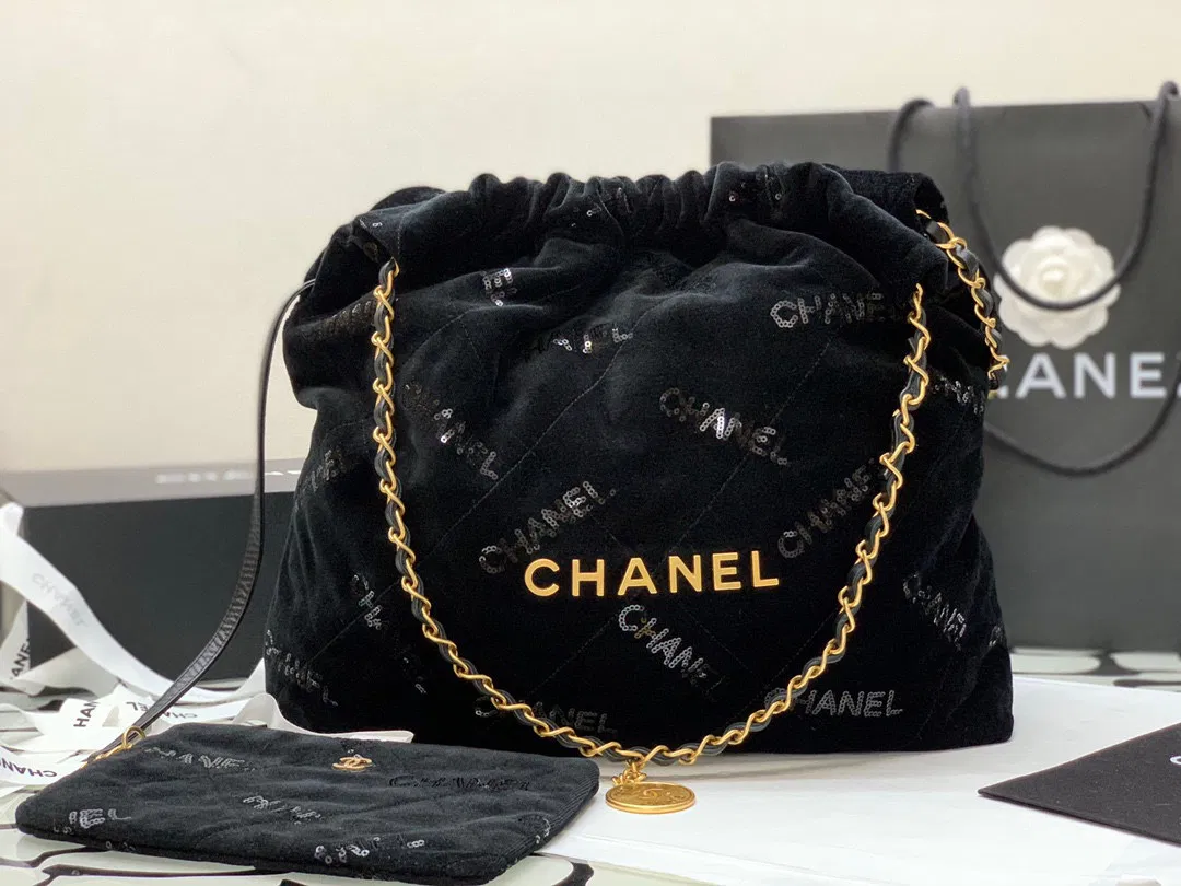 CHANEL 22