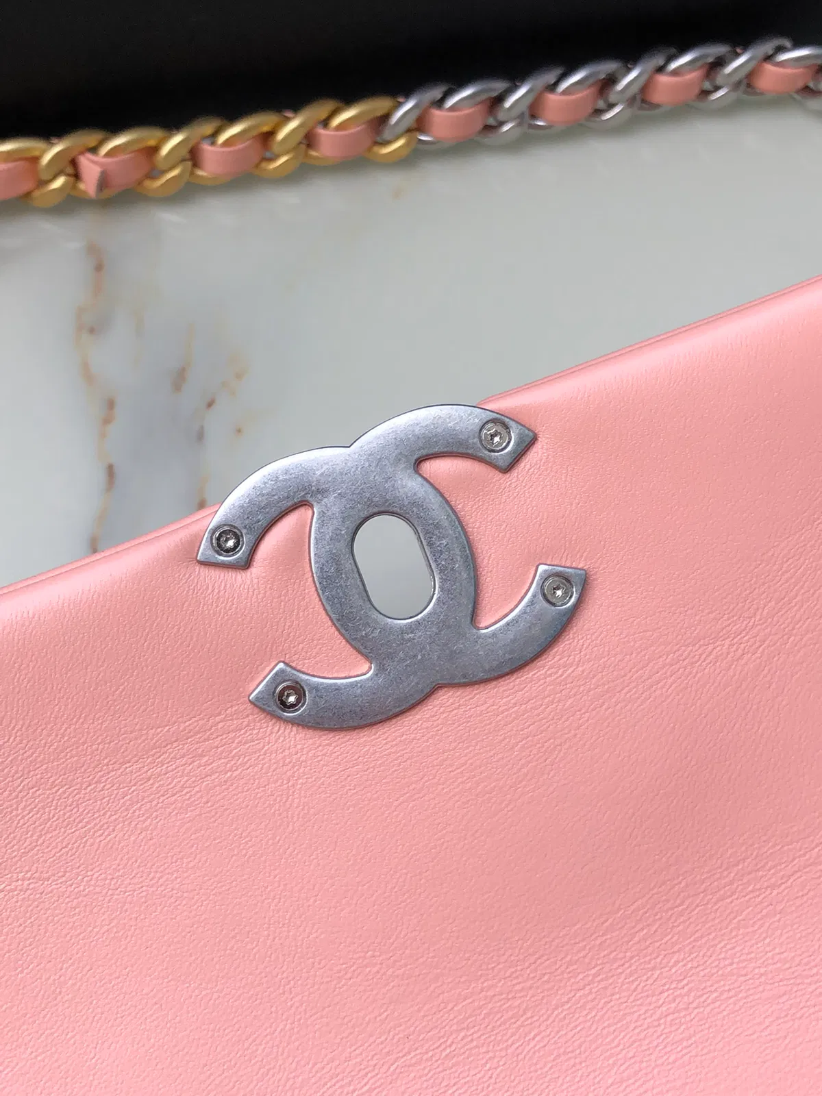 Chanel 19 medium — image 6