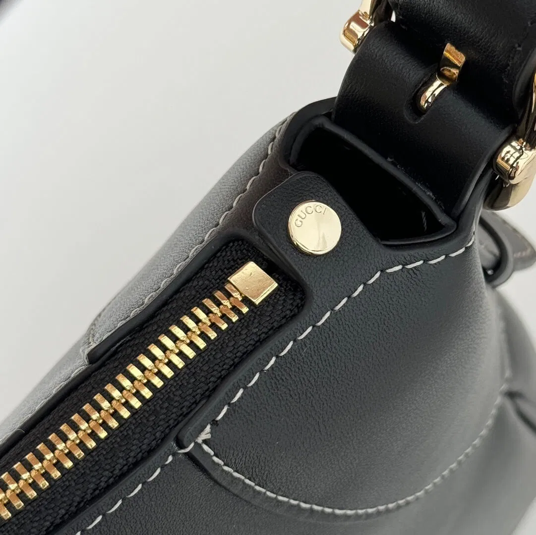 GG Emblem medium shoulder bag — image 6