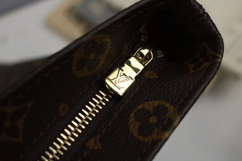 Louis Vuitton Carry It — image 7