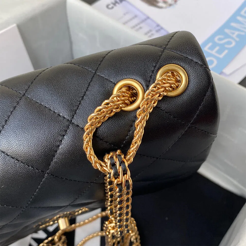 CHANEL FLAP BAG — image 4