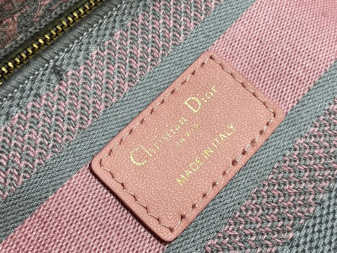Dior Lady D-Lite Medium Bag Knockoff in Grey and Pink Toile de Jouy Reverse Embroidery — image 8