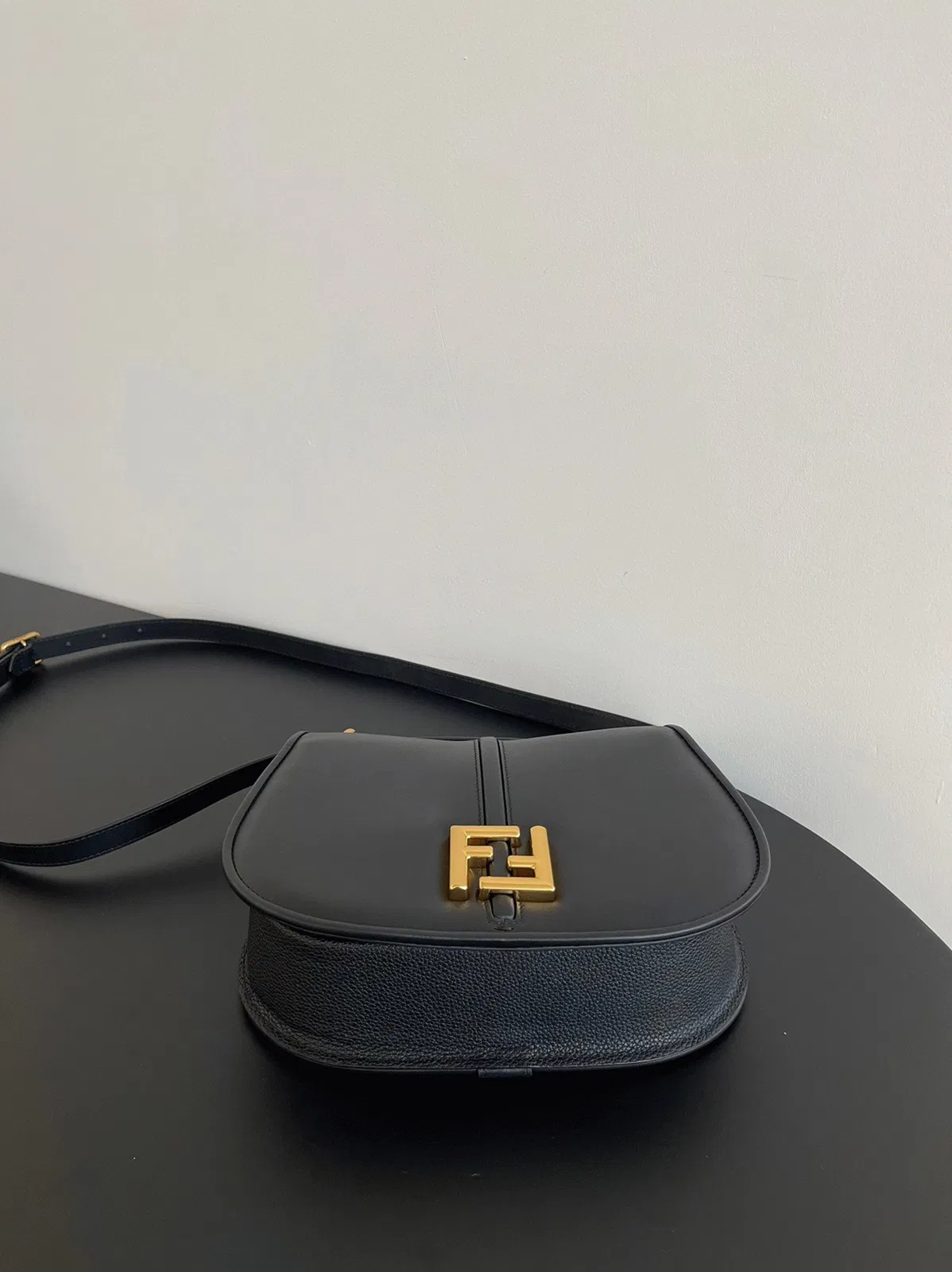 Top Quality Fendi C’mon Medium Bag in Black — image 2