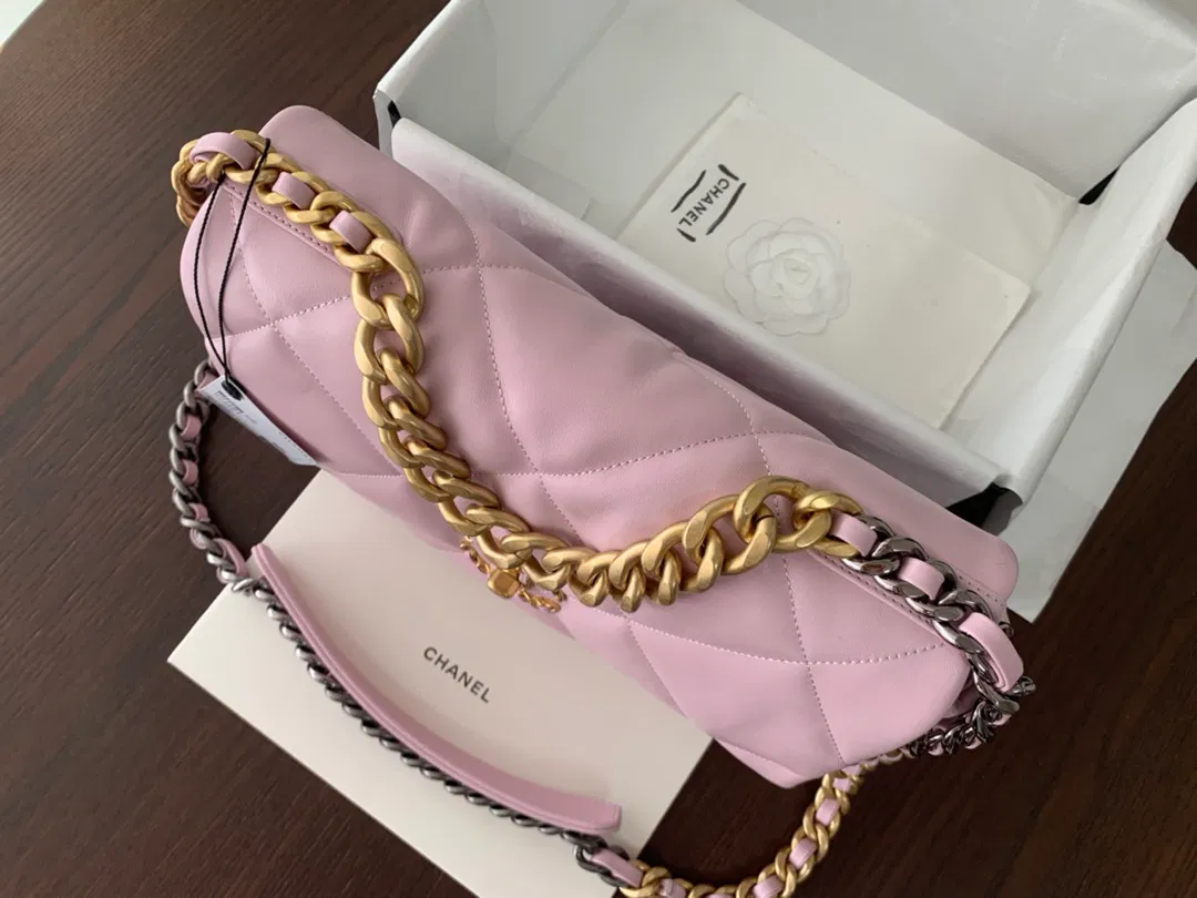 Chanel 19 medium — image 2