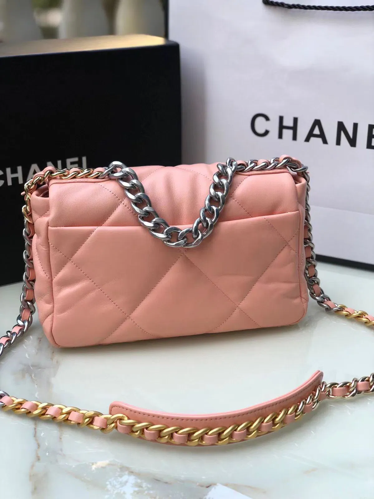 Chanel 19 — image 3