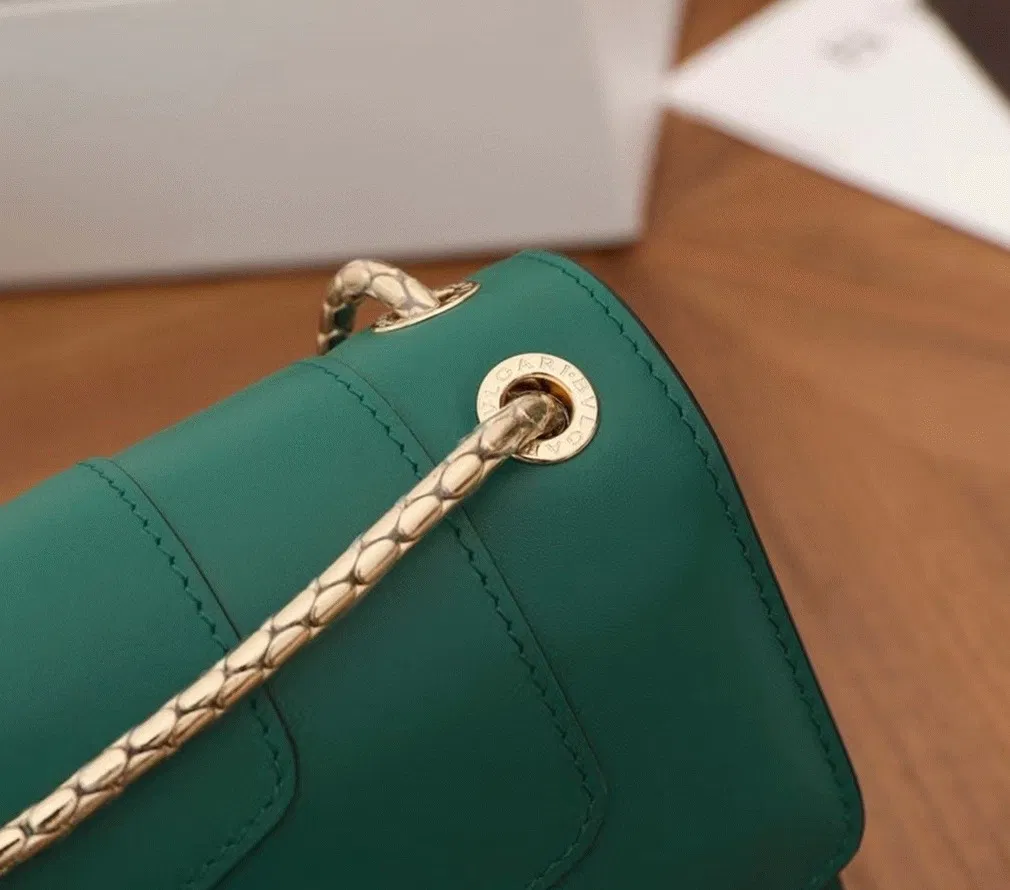 Bvlgari Serpenti Forever Medium Shoulder Bag Green Calfskin — image 4