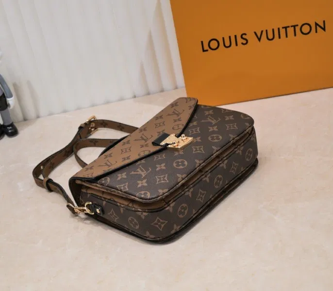 LV Monogram Reverse Canvas Metis M44876 — image 4