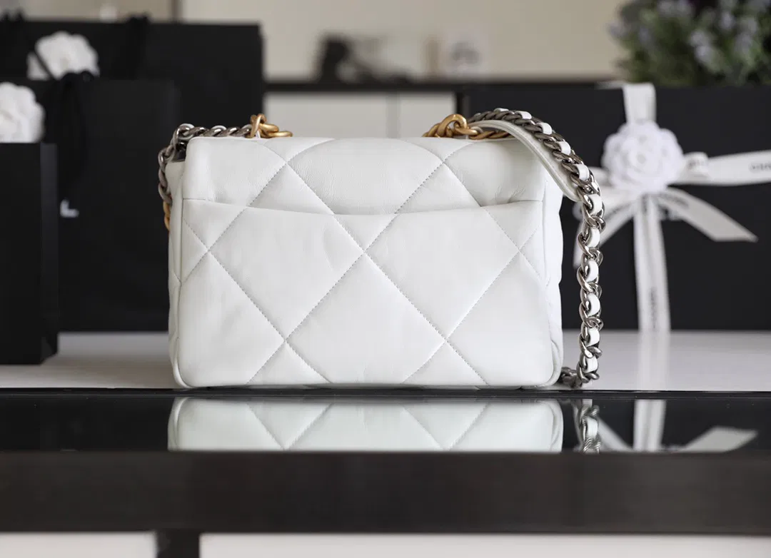 Chanel 19 — image 6