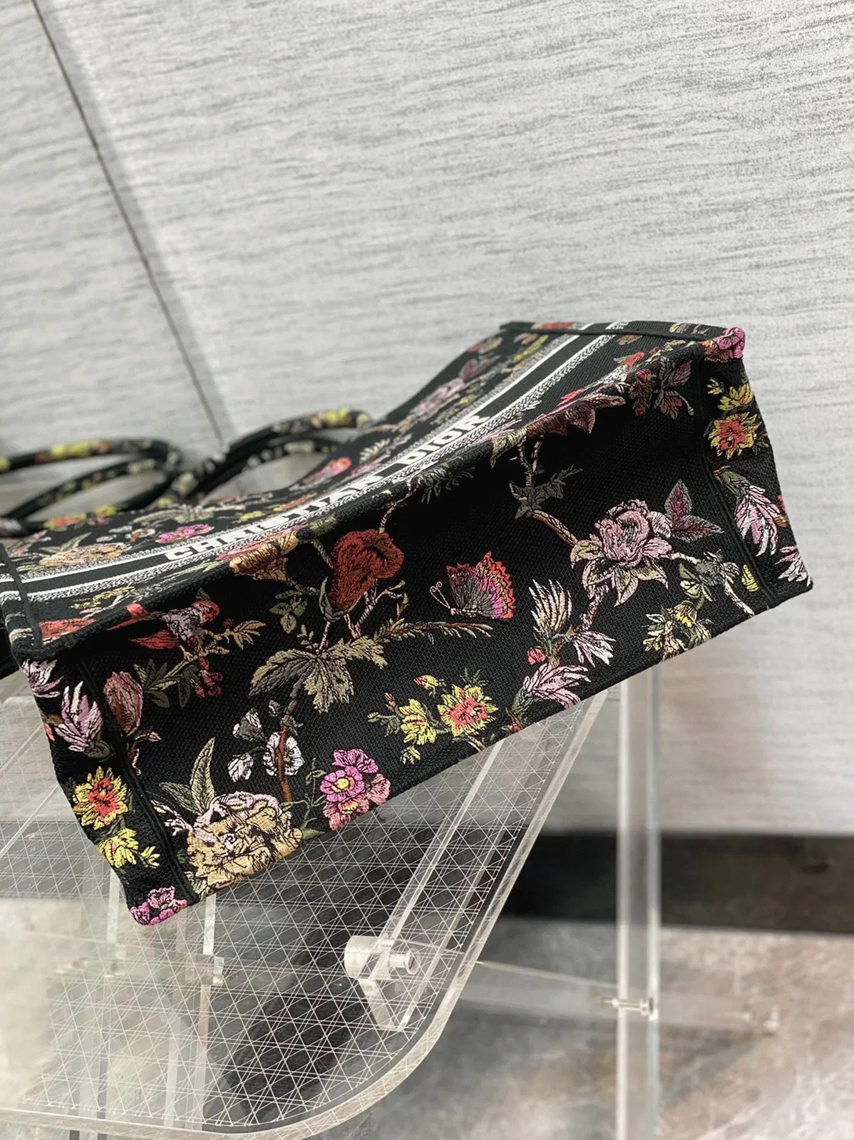 Dior Large Book Tote Bag in Black Jardin Botanique Embroidery — image 2