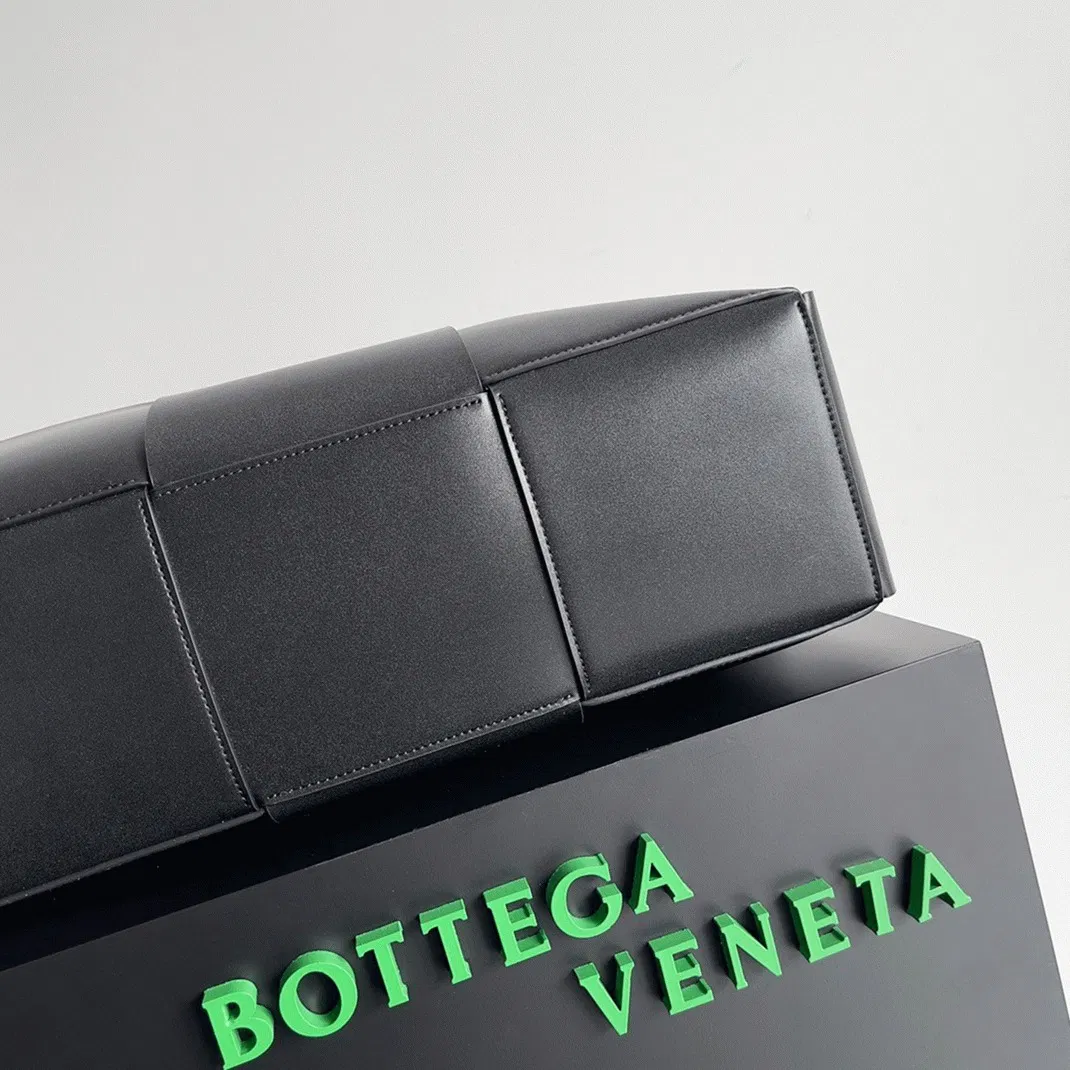 Bottega Veneta Large Arco Tote Bag Black — image 10