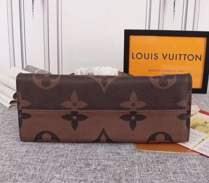 Louis Vuitton Giant Canvas Onthego GM Tote — image 4
