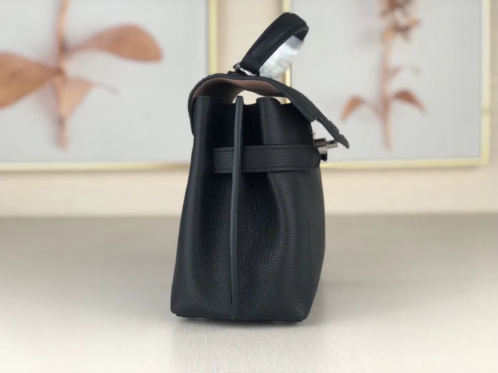 Louis Vuitton Lockme Ever BB — image 9
