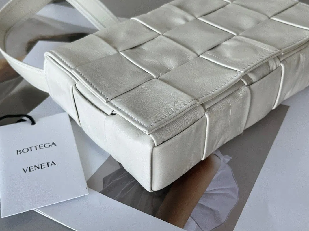 Top Quality Bottega Veneta Cassette Bag In White — image 5