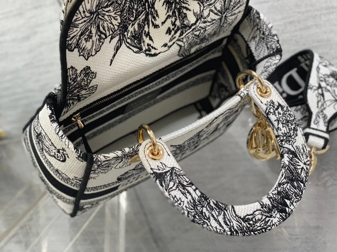 Dior Lady D-Lite Medium Bag Knockoff in White Toile de Jouy Voyage Embroidery — image 4