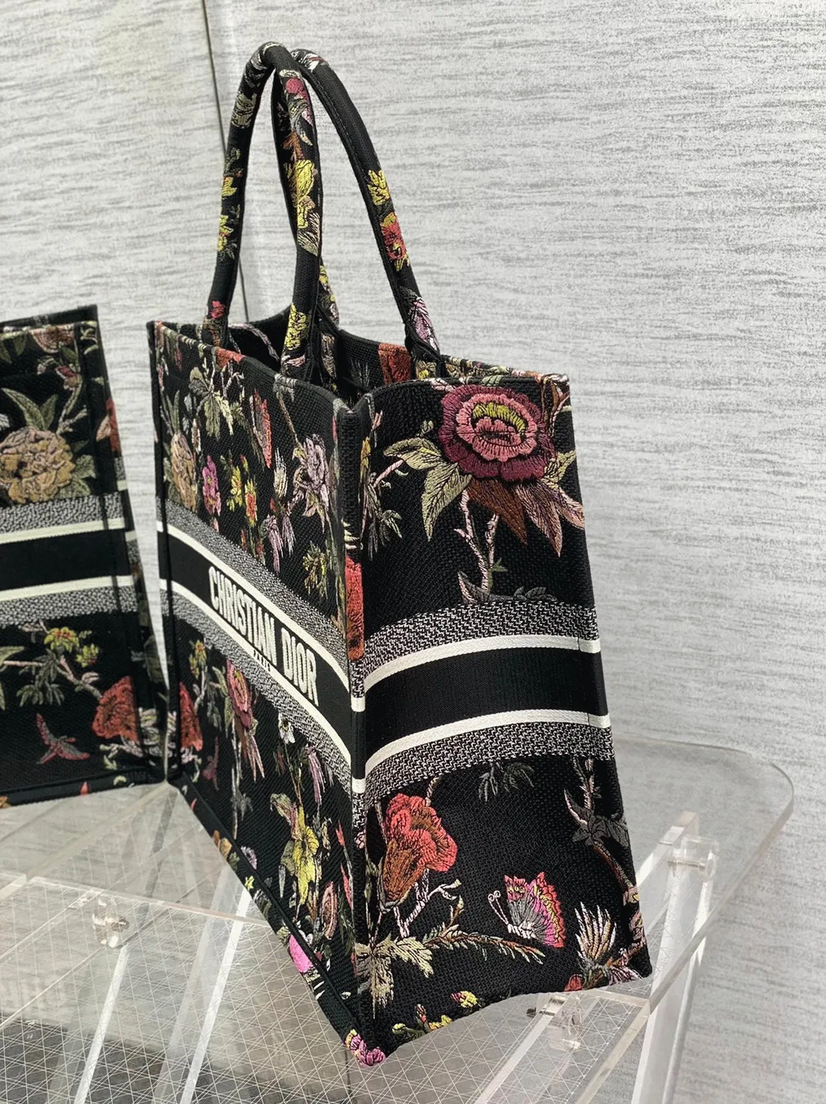 Dior Large Book Tote Bag in Black Jardin Botanique Embroidery — image 4