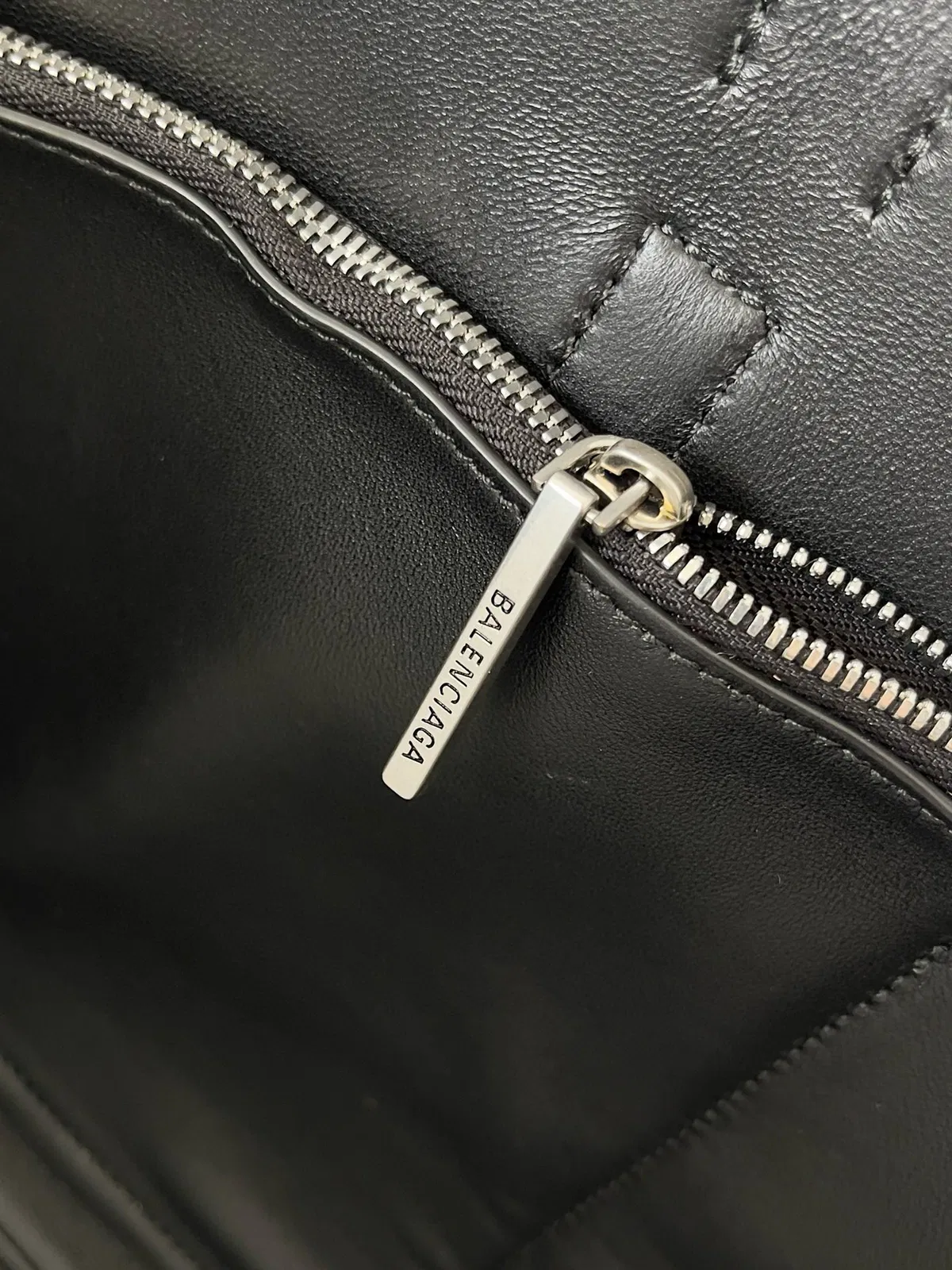 Knockoff Balenciaga Bel Air Carry All Medium Bag Noir Calfskin — image 3