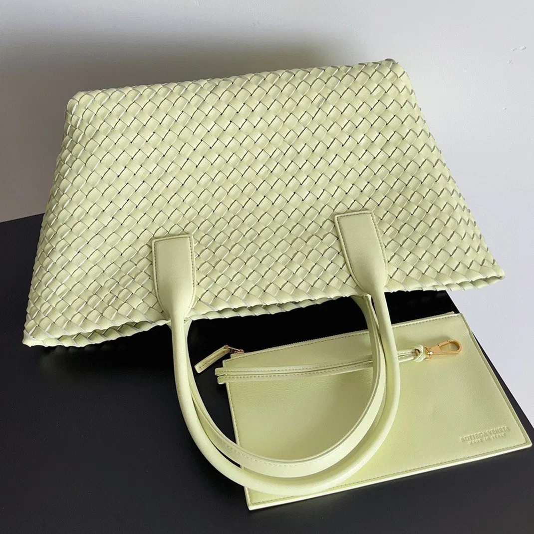 Top Quality Knockoff Bottega Veneta Cabat Medium Bag In Lemon Intrecciato Lambskin — image 10