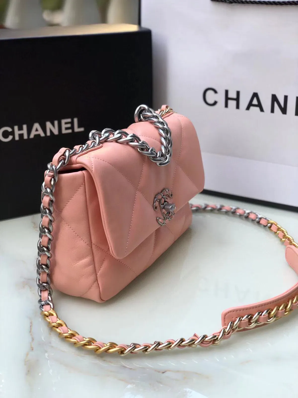 Chanel 19 — image 2