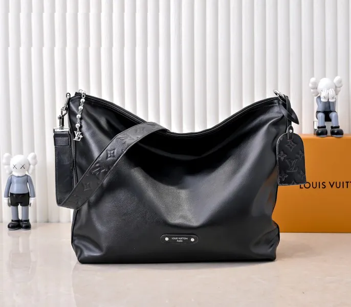 LV Night Vagabond Hobo In Black — image 2