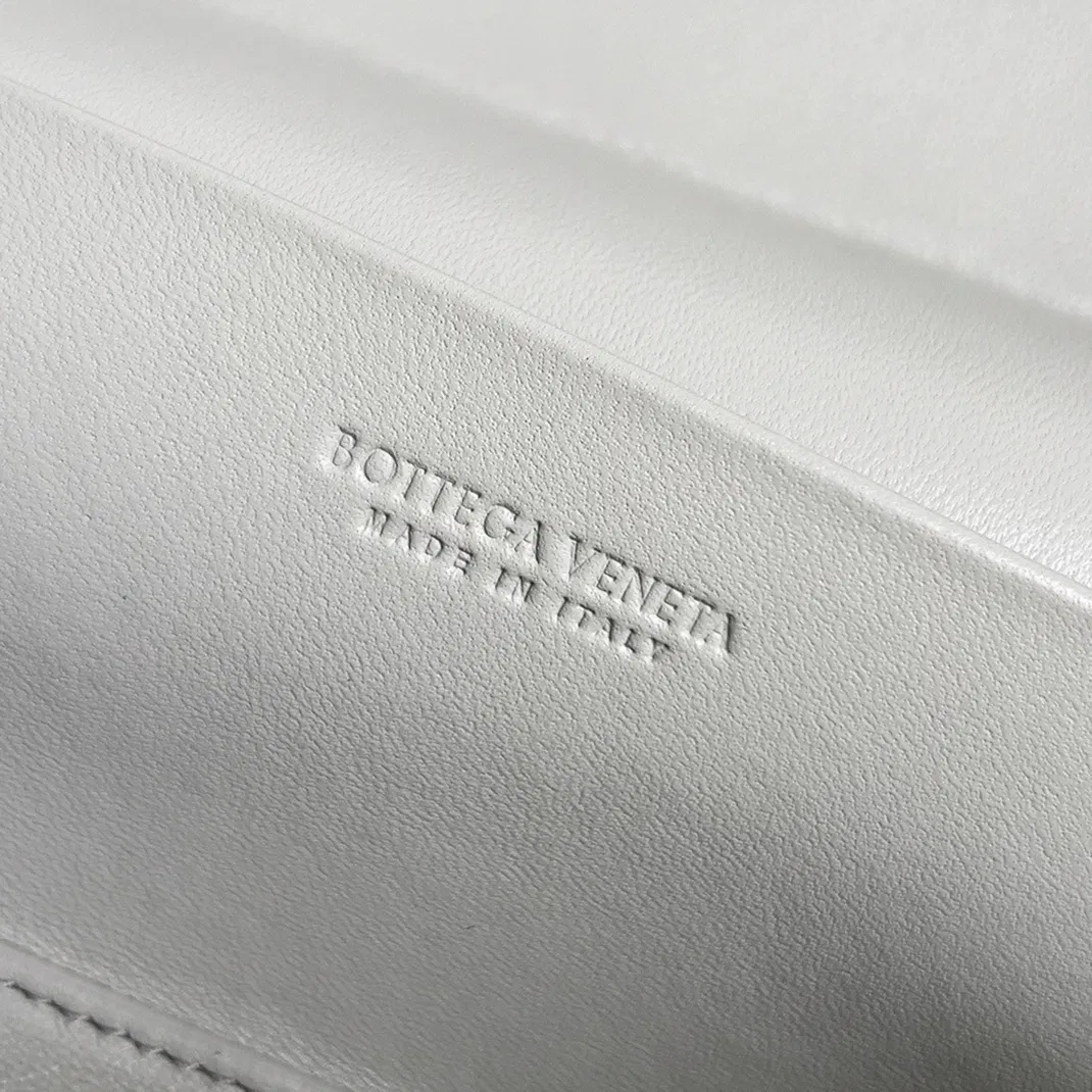Bottega Veneta Bang Bang Vanity Case Ivory — image 8