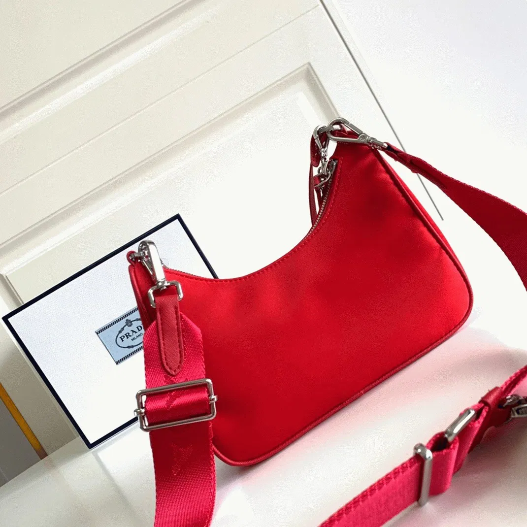 Prada Re-Edition Shoulder Bag in Red — image 10