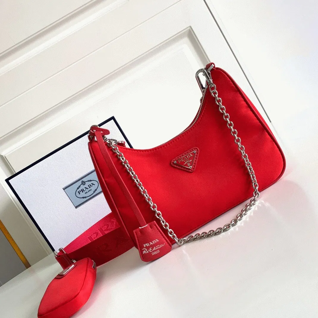 Prada Re-Edition Shoulder Bag in Red — image 4