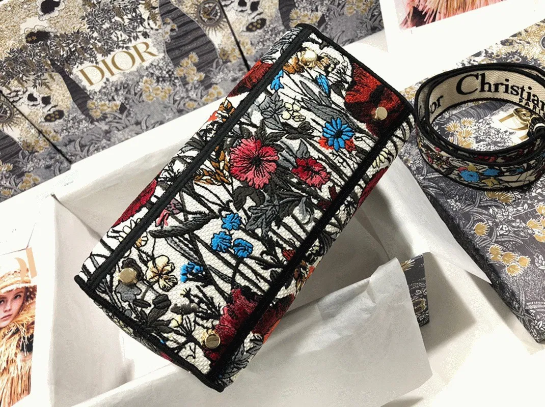 Dior Lady D-Lite Medium Bag Imitation in Mille Fleurs Embroidery — image 5