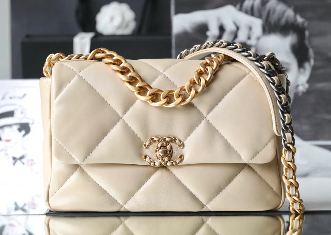 Chanel 19 — image 2