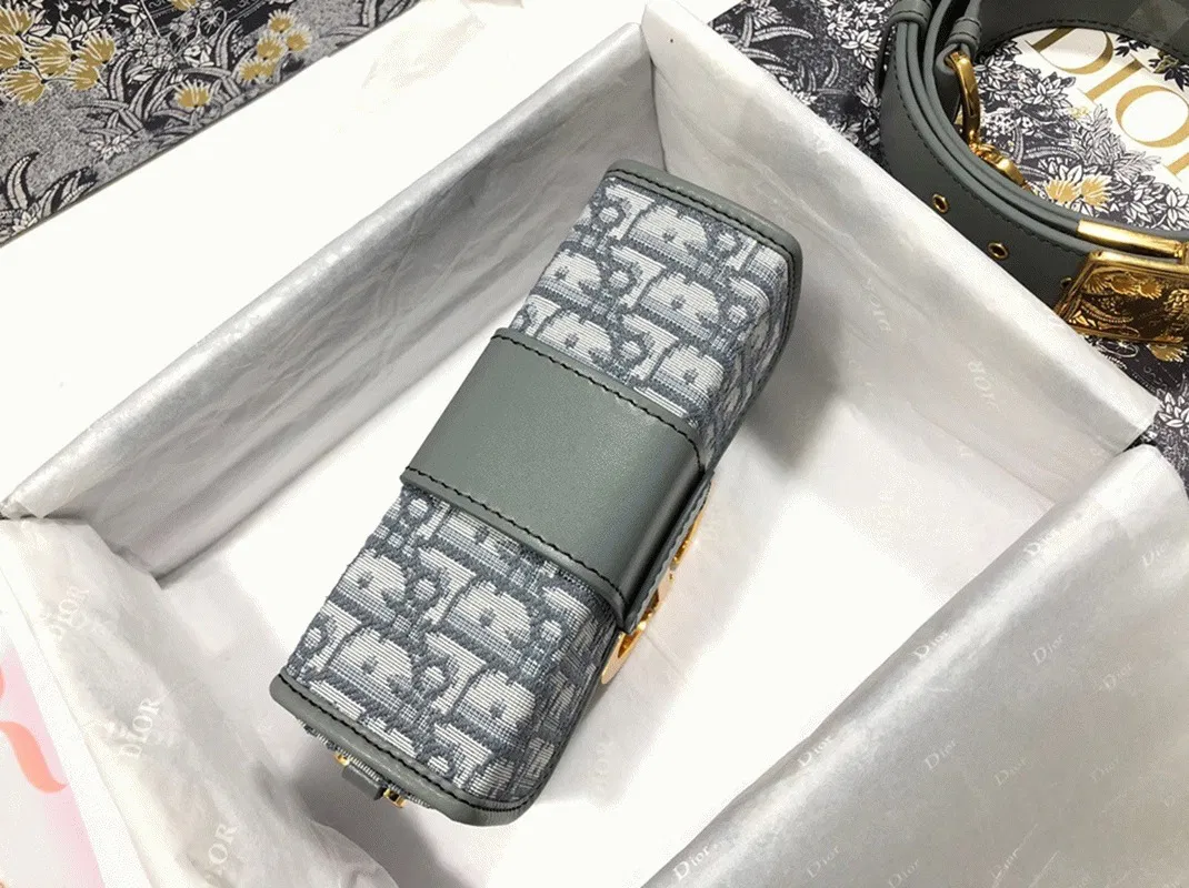 Dior 30 Montaigne Box Bag in Gray Dior Oblique Jacquard — image 2