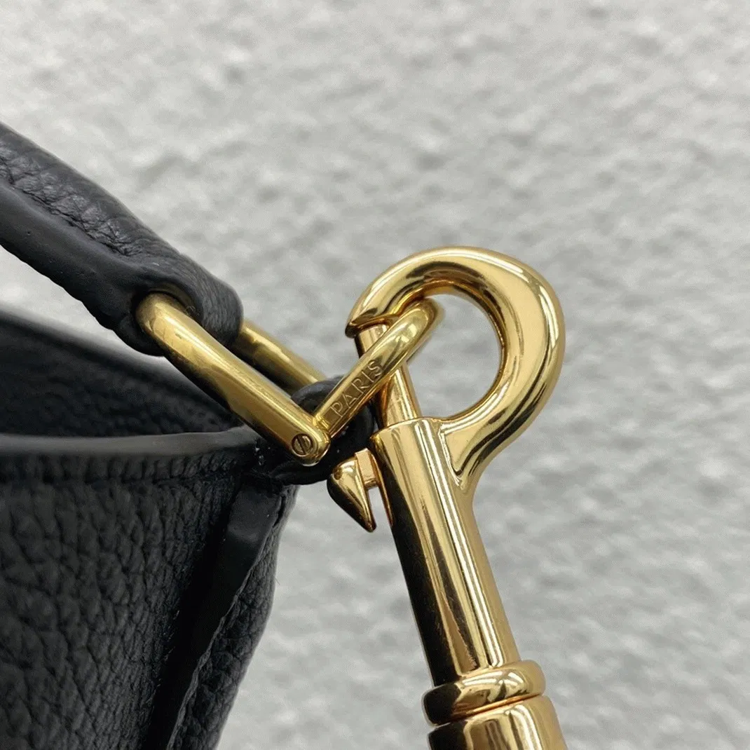 Top Quality Celine Bucket 16 Bag In Black — image 8