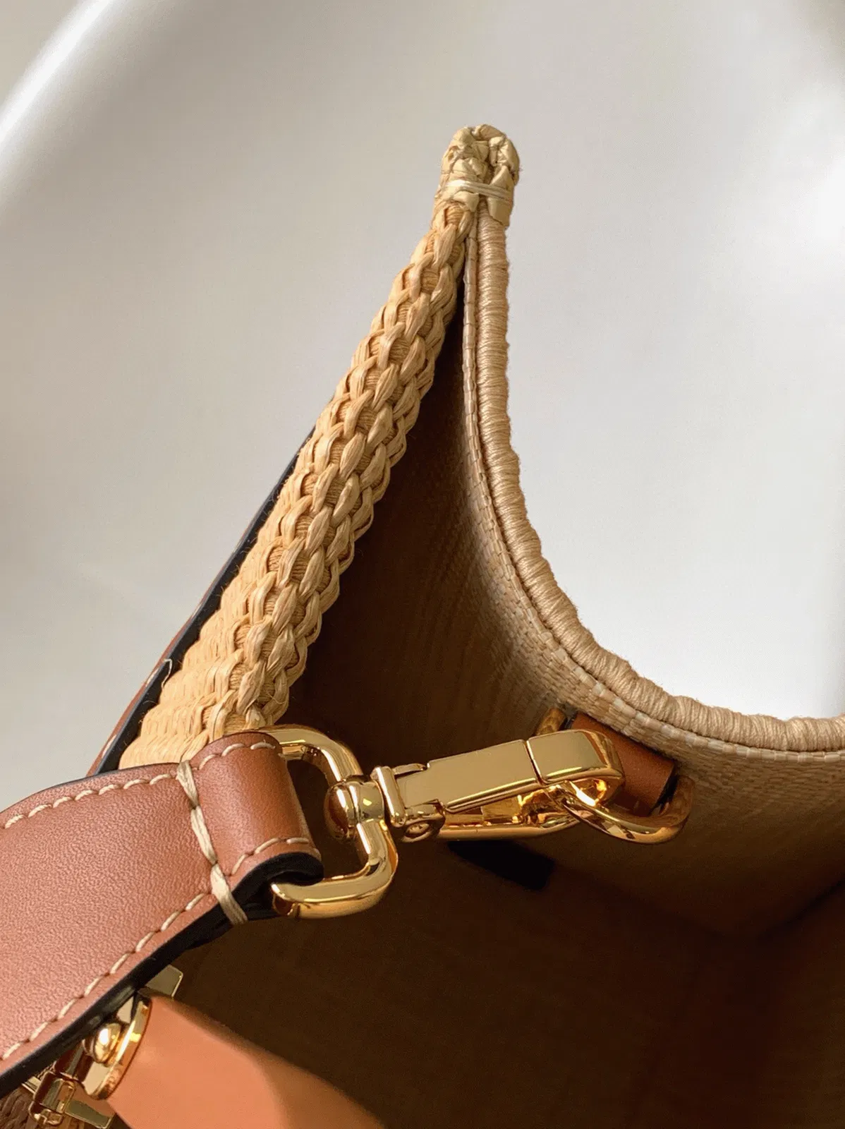 Top Quality Fendi Sunshine Medium Tote Bag in Natural Straw — image 9