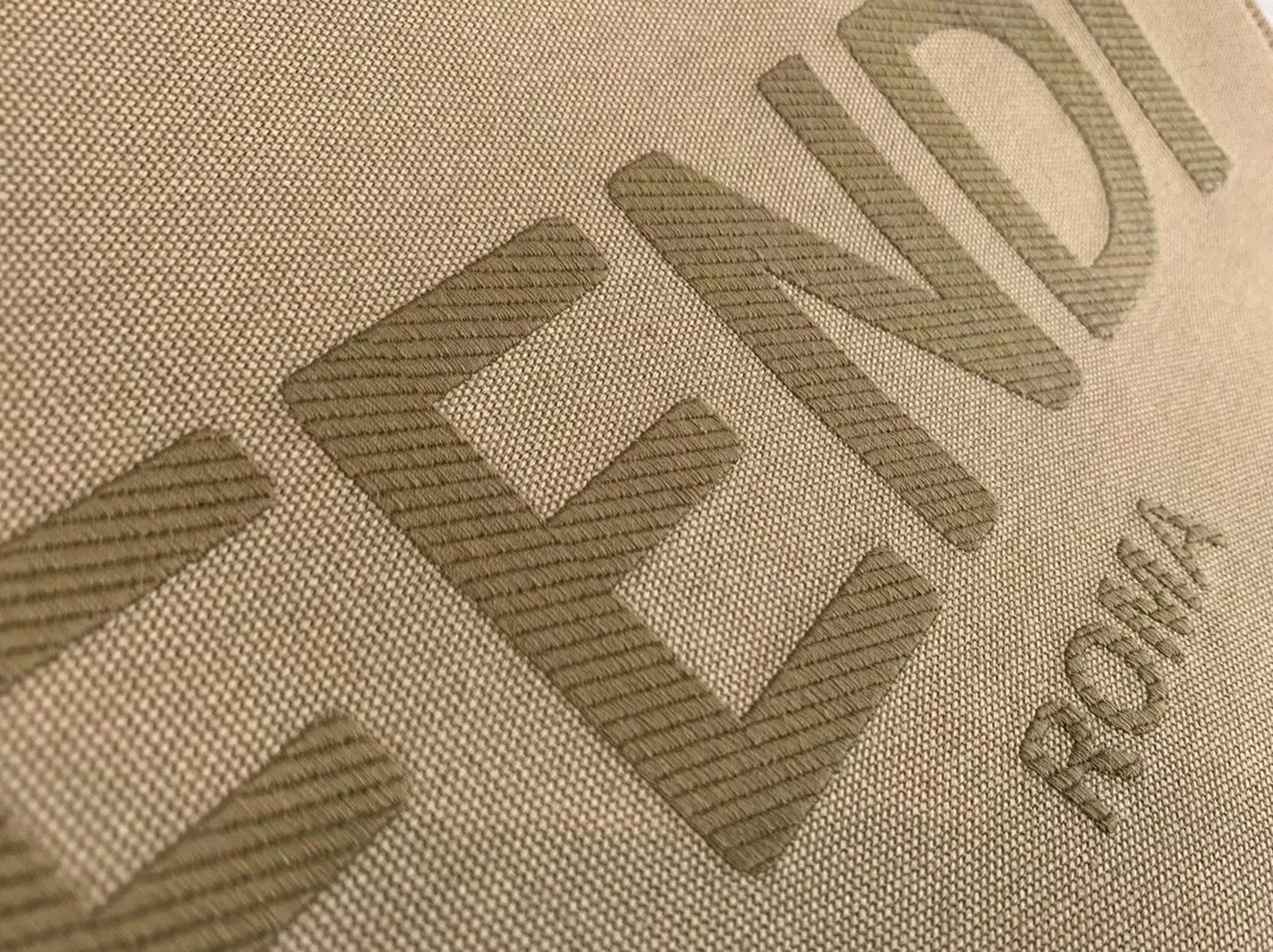Top Quality Fendi Sunshine Medium Tote Bag In Beige Canvas — image 2