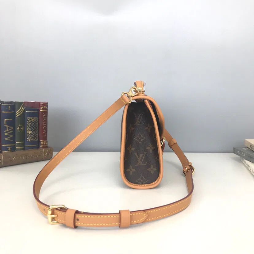 LV IVY — image 10