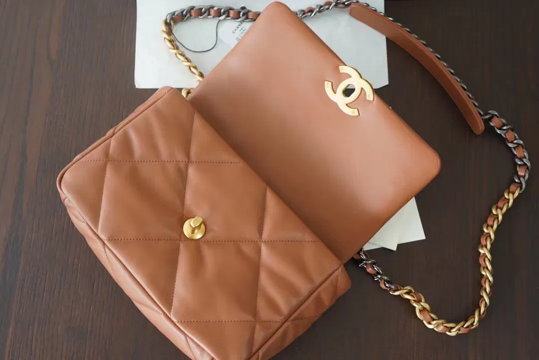 Chanel 19 small in caramel — image 3