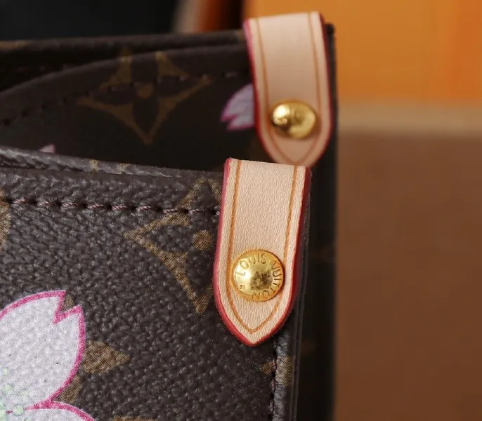 X TM Monogram Canvas Onthego MM With Cherry Blossom — image 9