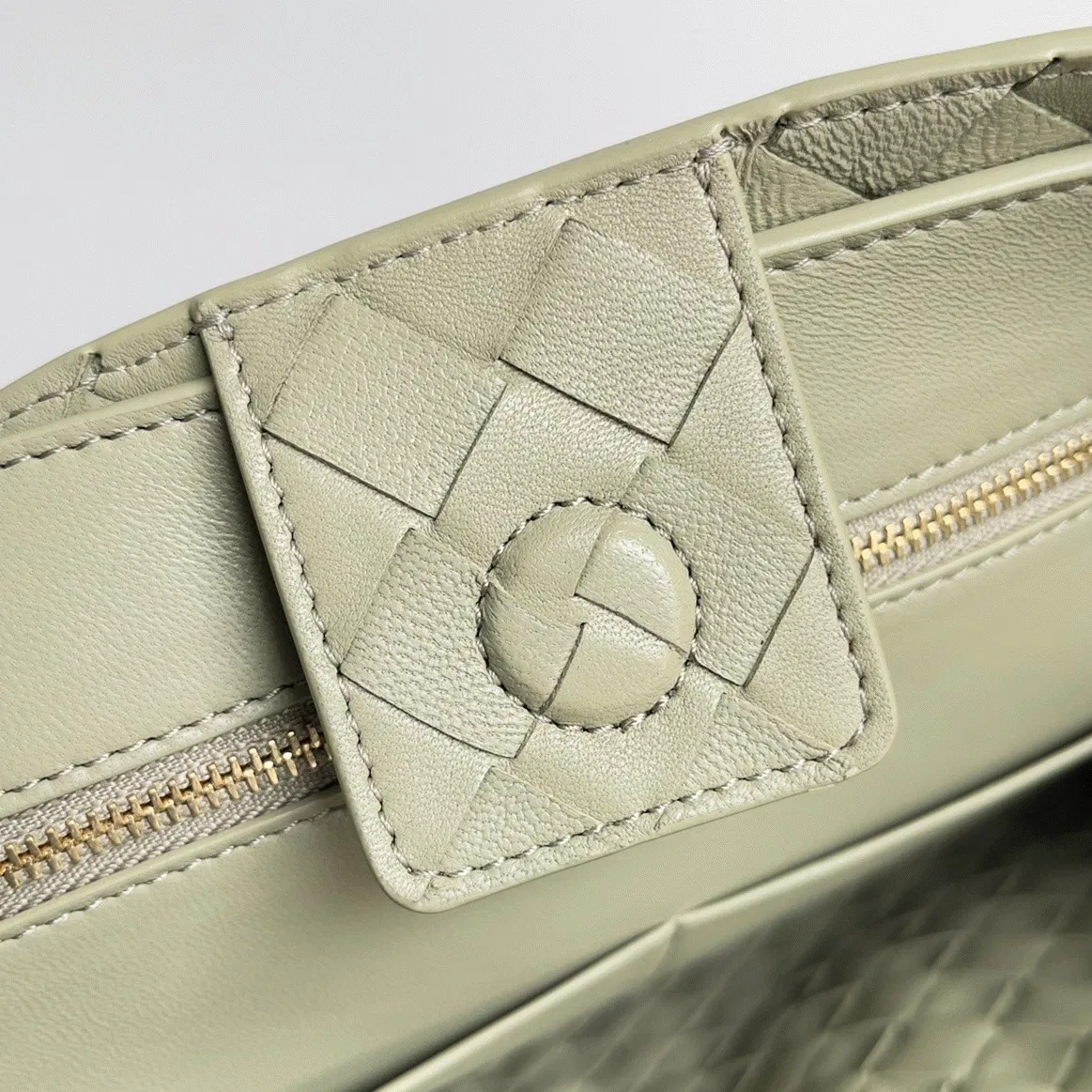 Bottega Veneta Medium Andiamo Bag Travertine — image 5