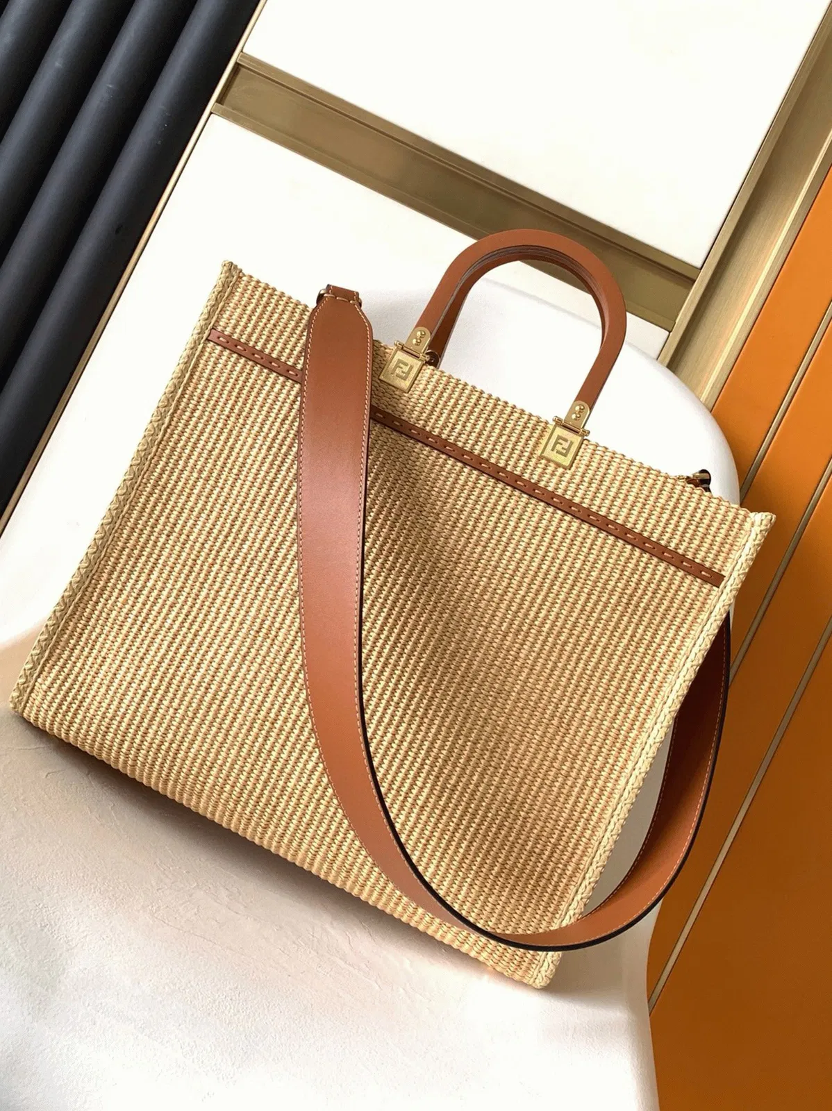 Top Quality Fendi Sunshine Medium Tote Bag in Natural Straw — image 10