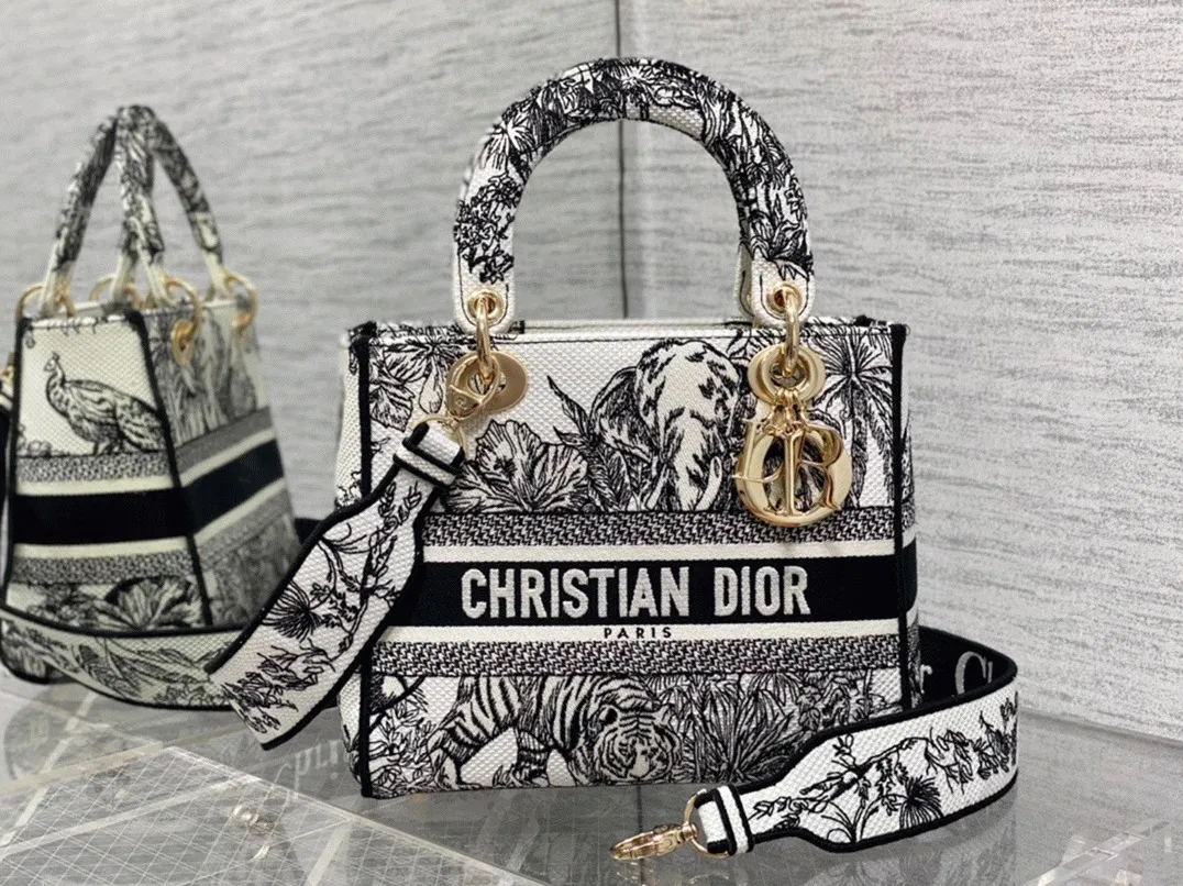 Dior Lady D-Lite Medium Bag Knockoff in White Toile de Jouy Voyage Embroidery — image 7