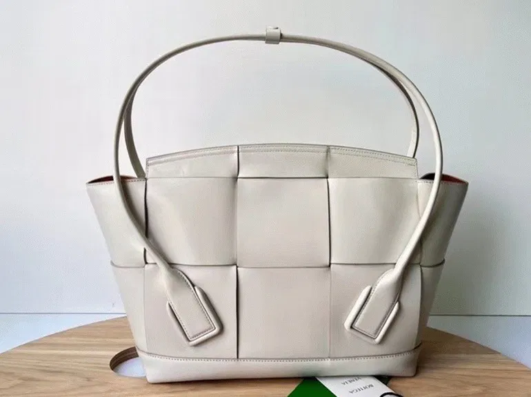 Top Quality Knockoff Bottega Veneta Arco Mini Bag In White Intrecciato Leather — image 7