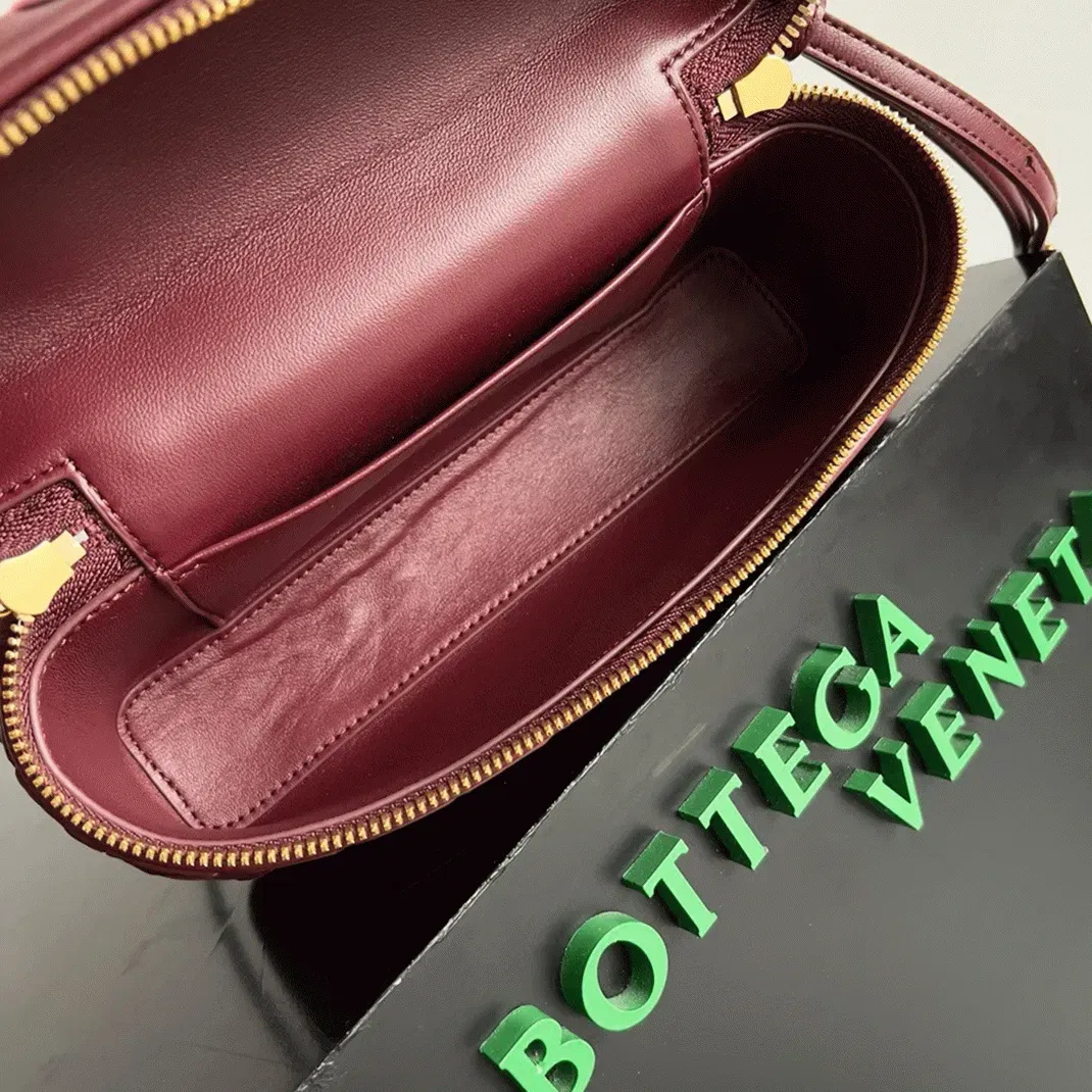 Bottega Veneta Bang Bang Vanity Case Cherry — image 3