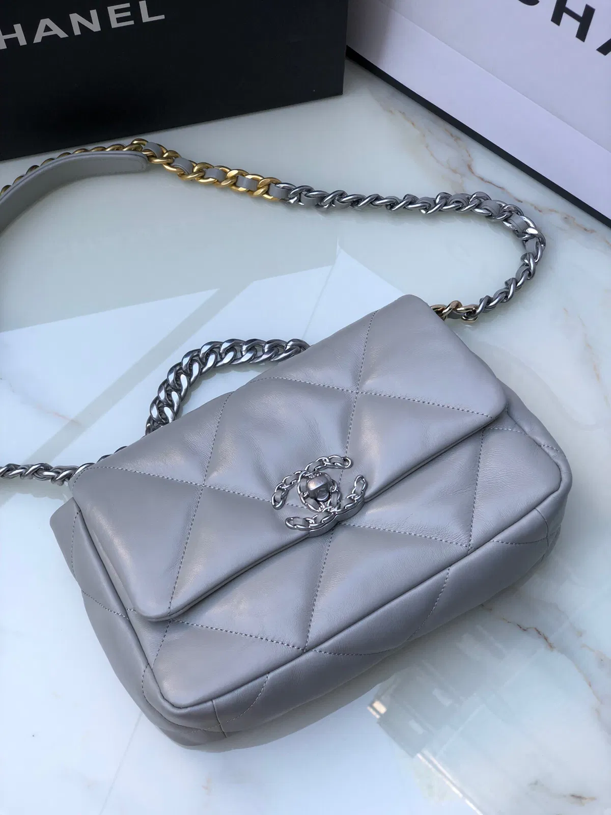 Chanel 19 small — image 6