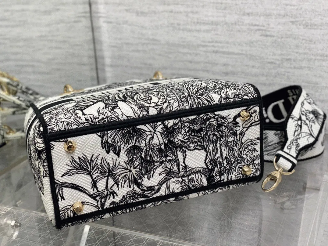 Dior Lady D-Lite Medium Bag Knockoff in White Toile de Jouy Voyage Embroidery — image 6