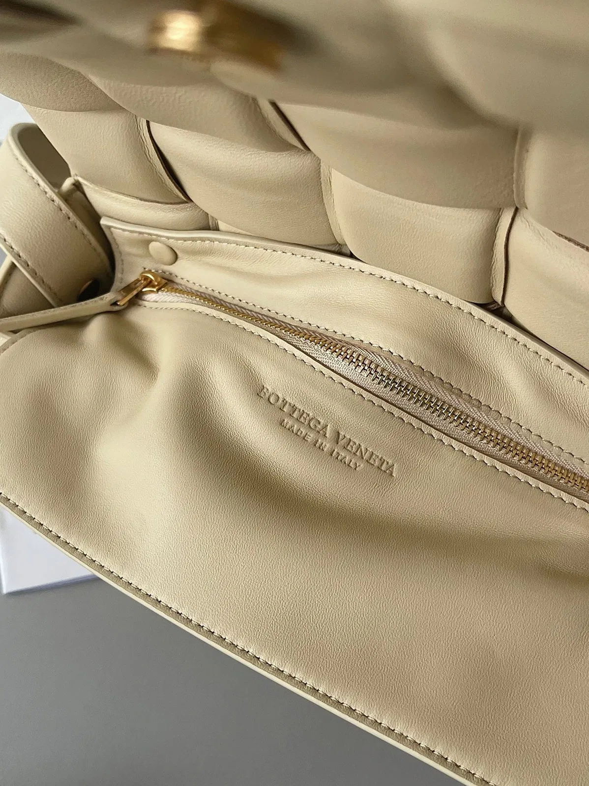 Top Quality Knockoff Bottega Veneta Padded Cassette Bag In Porridge — image 9