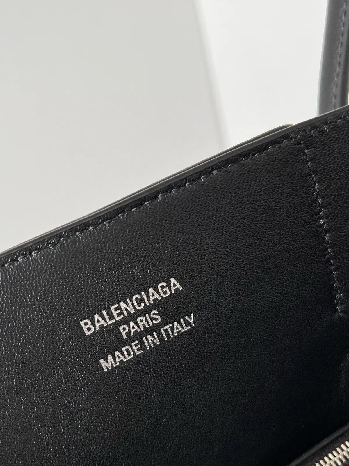 Knockoff Balenciaga Bel Air Carry All Medium Bag Noir Calfskin — image 2