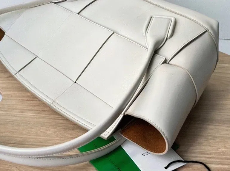 Top Quality Knockoff Bottega Veneta Arco Mini Bag In White Intrecciato Leather — image 3