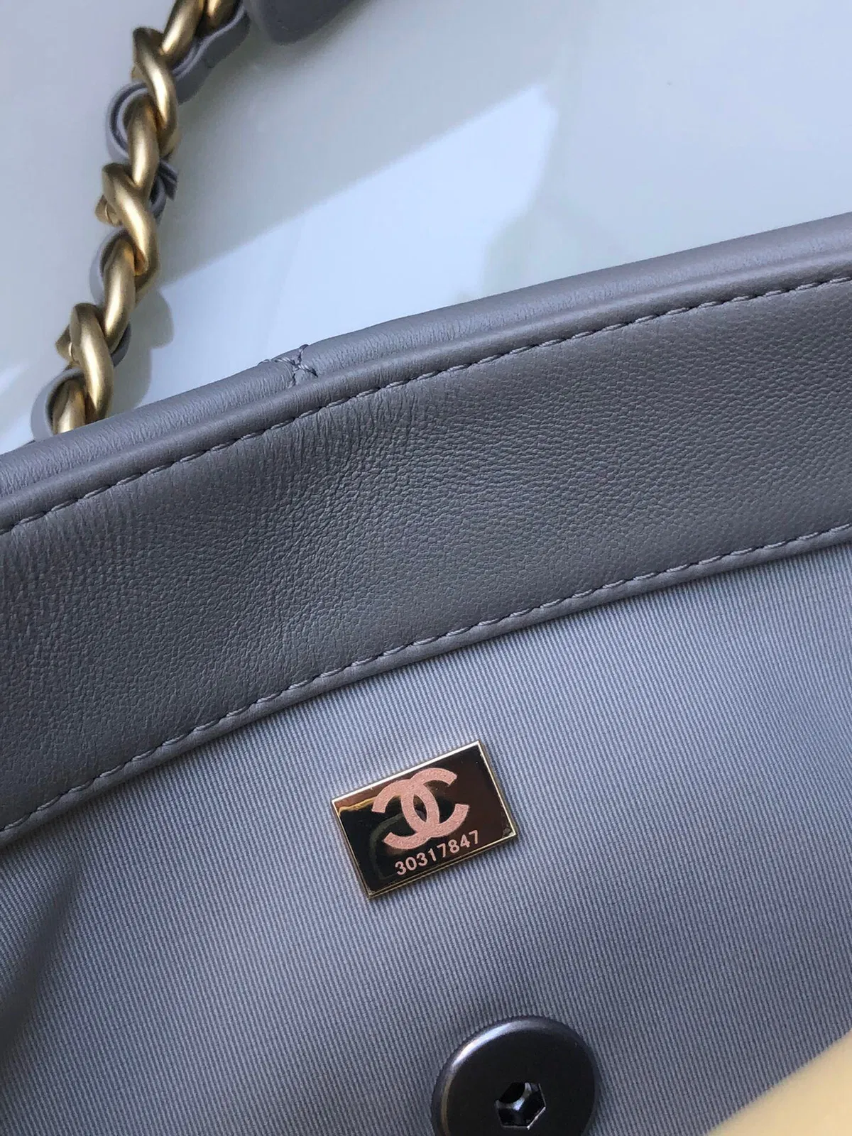 Chanel 19 medium — image 7