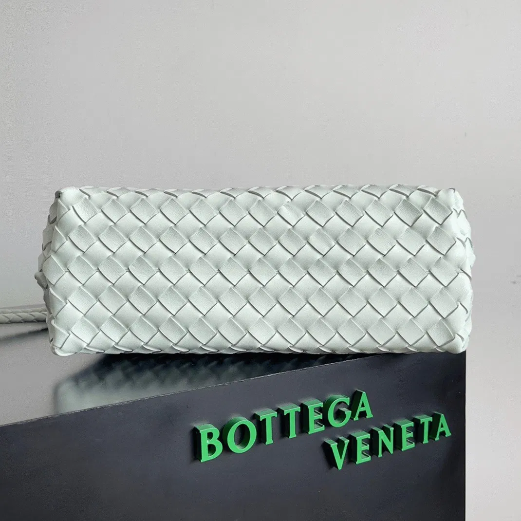 Bottega Veneta Andiamo Medium Bag Glacier — image 4